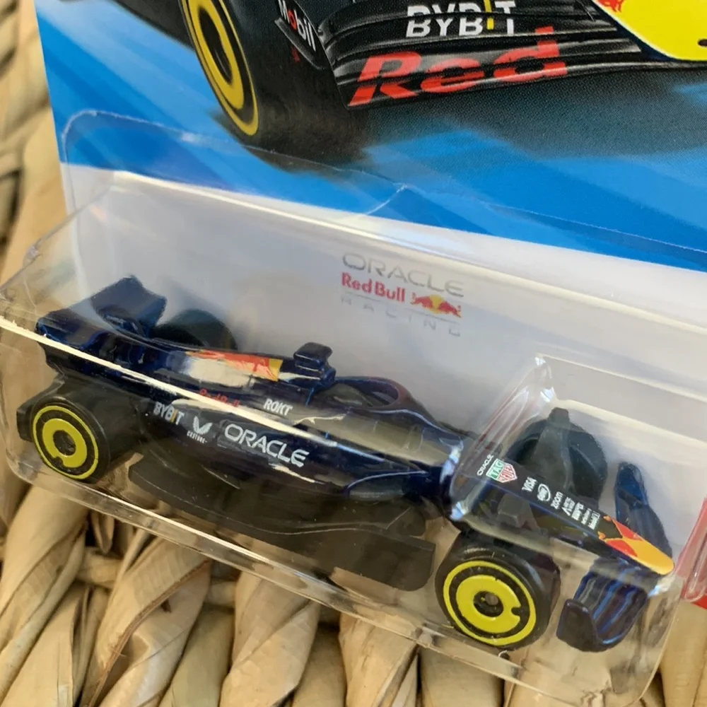 ORACLE RED BULL RACING Formula 1 F1 F   One Race Car TRACK ACES Hot Wheels 2025